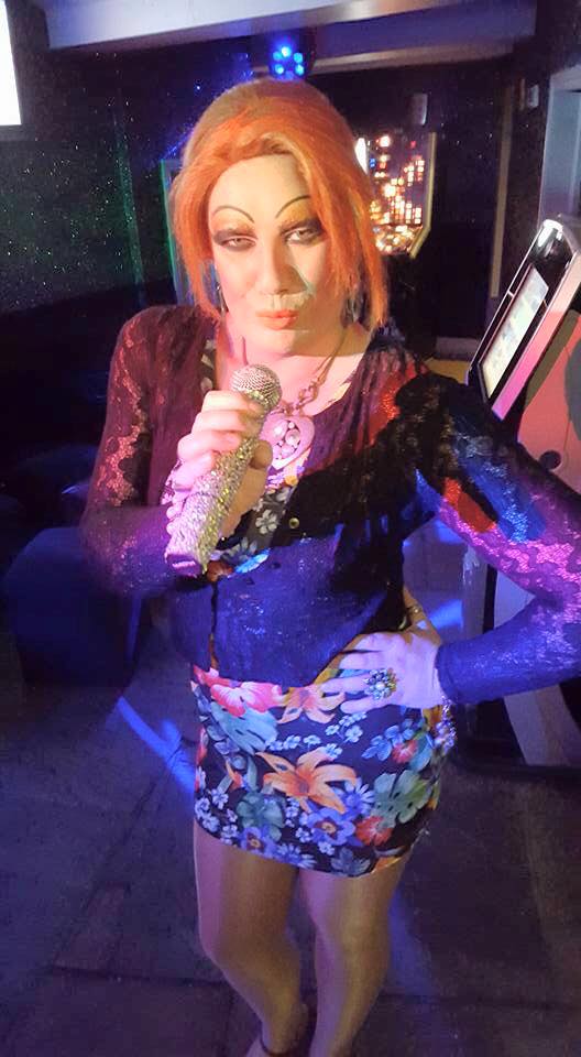 GayYorkshire's tweet photo. Sing like you're winning! Blayds bars #GingerWednesdays with Happy hour till 9!! Hers is a pint! #GY #LGBT #GayYorkshire #Blayds https://t.co/QRthQxfQ5i