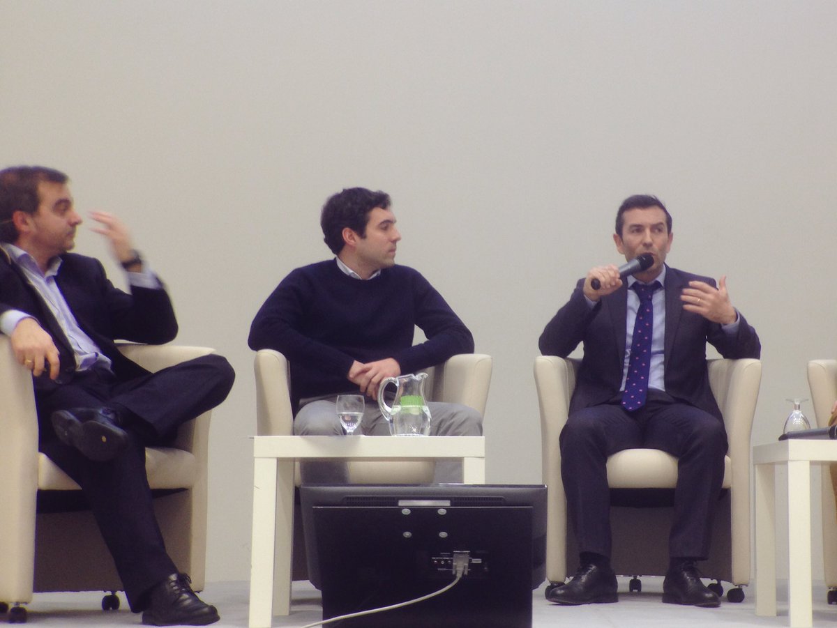 BICAraba's tweet photo. Juan Mocoroa de @MBenzEspana e Ibon Salbidegoitia de #BigdaSolutions https://t.co/pyWR6yd9p6 #SEW17 #AlavaEmprende https://t.co/OowG6SlEZB