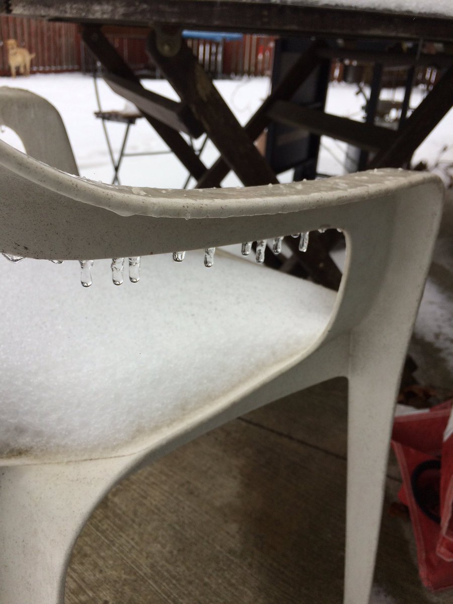 forevrblonde's tweet photo. @OntarioBlizzard looking pretty icy in Guelph! Stay safe everyone 🌧❄️ #onstorm #freezingrain https://t.co/bm2F3bqu5m