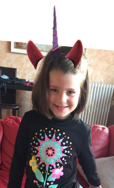 AINLUNA's tweet photo. What a beautiful sticker cam! Beautify your pics with lovely stickers for girls! https://t.co/lRFIwrKppO https://t.co/hR14MuVC7l