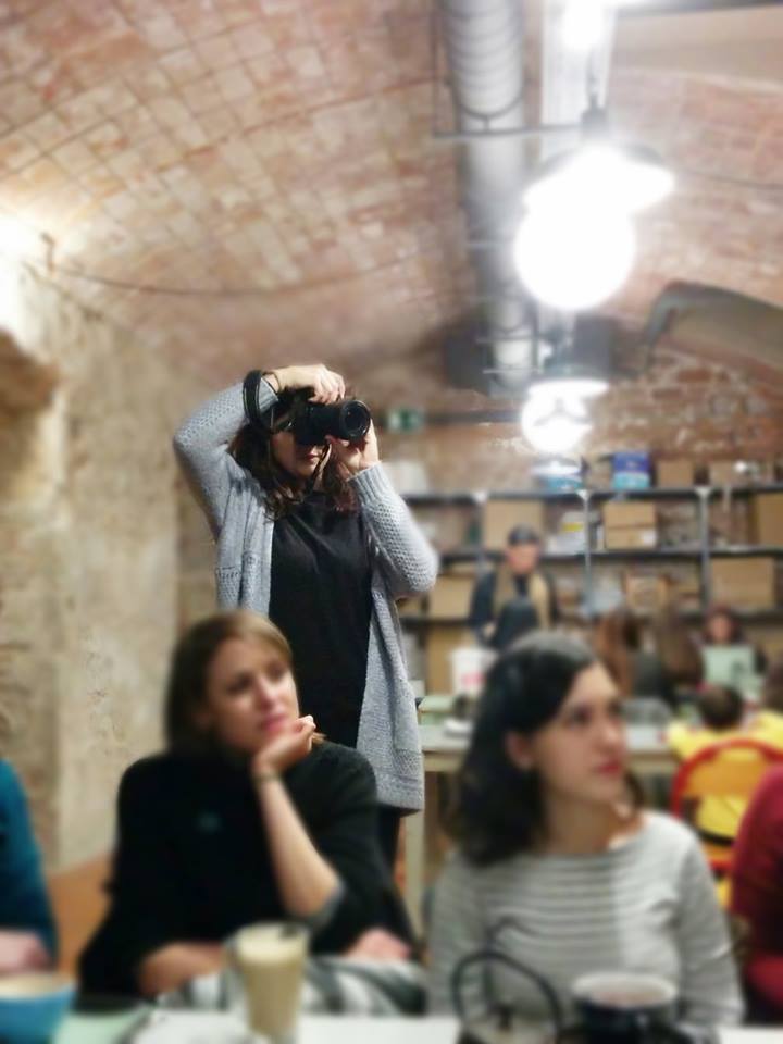 ELEvenBCN's tweet photo. @APLinguista @puntadasconele @_laura_acosta @nurmuca @montsenaranjo @guijaran2 @Trad_ELE   Ahí van algunas fotillos del primer evento. :) https://t.co/xO7Jf03YPQ