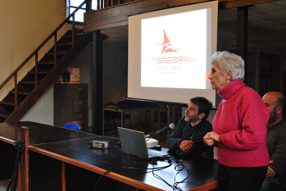 Ieri Acque Libere ha incontrato gli alunni dell'università della terza età di #LaMaddalena <a href="/AntonelloTovo/">Antonello Tovo</a> <a href="/Vetro_Gioielli/">VetroGioielli</a> <a href="/AlessandraCuccu/">Alessandra Cuccu</a>