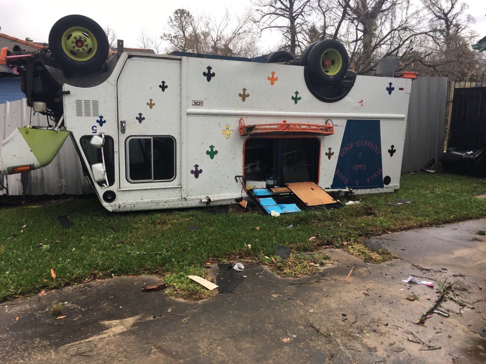 bubzlightyear's tweet image. praying for my city after a tornado hit this morning in New Orleans East 🙏🏾