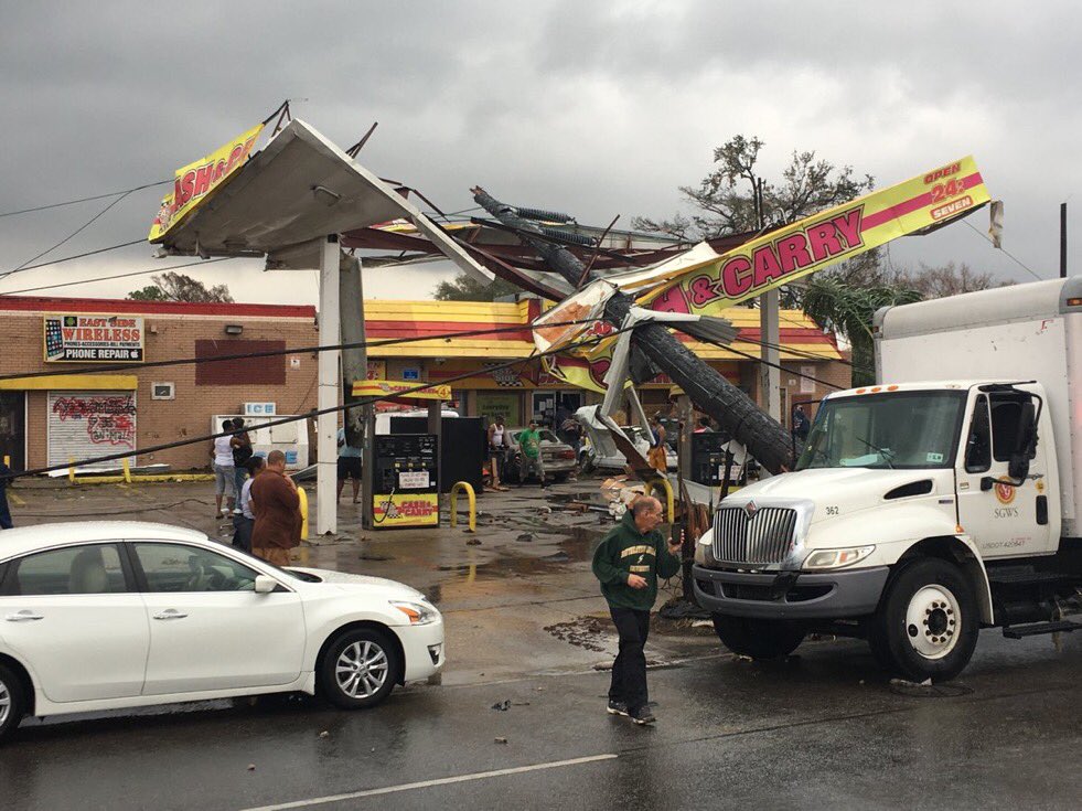 bubzlightyear's tweet image. praying for my city after a tornado hit this morning in New Orleans East 🙏🏾