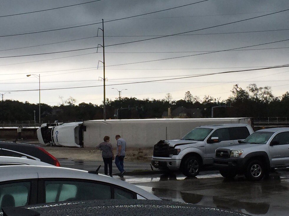 bubzlightyear's tweet image. praying for my city after a tornado hit this morning in New Orleans East 🙏🏾