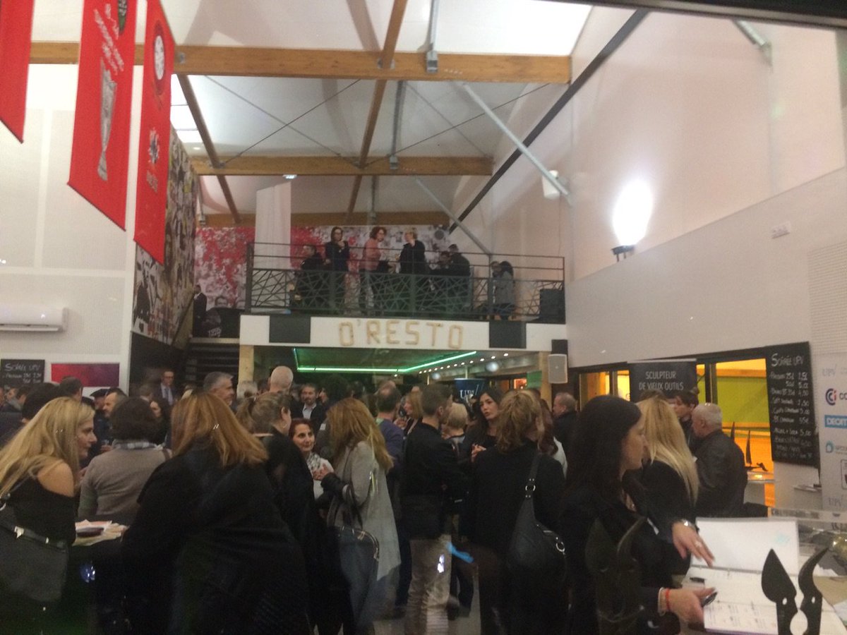UPV83's tweet photo. [Live] Plus de 250 chefs d'entreprises au #Happyhours business de l'@UPV83 ce soir chez @OSportClub à la Grande Tourrache #HHB #networking https://t.co/xoskVxkuhp