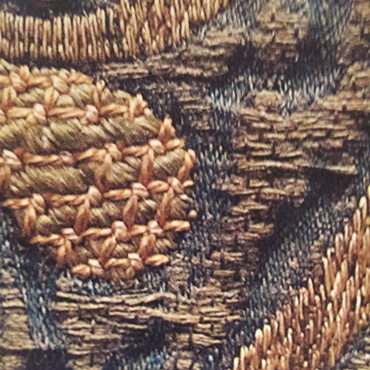 SchoolofT's tweet photo. Close up of #embroidery from #Clare #chasuble 1272-94 #C13th worked in #silk #linen #silver #thread @V_and_A https://t.co/3IMBTQvBlh