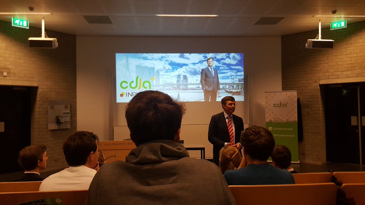 CDJARotterdam's tweet photo. De avond met @InDuplo en @jpbalkenende is afgetrapt. Benieuwd wat de oud premier ons te vertellen heeft! https://t.co/XI1V3KAlnm