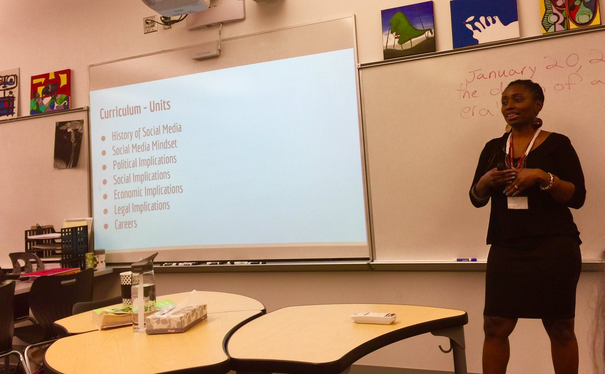 fishersu's tweet image. @nnekarobinson presenting on her Social Media course @WoodwardAcademy #enablingstudents #socialimplications