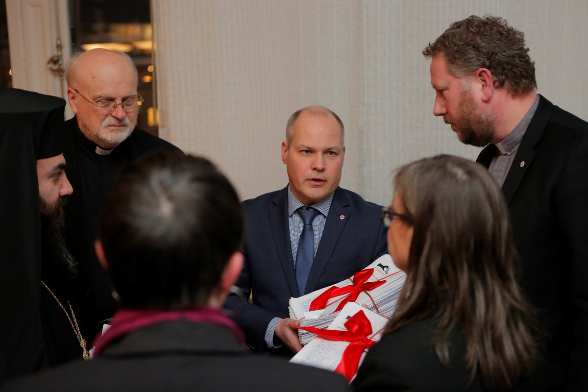 Idag överlämnades Juluppropets 79.224 namn till Morgan Johansson. 
#juluppropet #migpol #svpol #rosenbad
mynewsdesk.com/se/sveriges_kr…