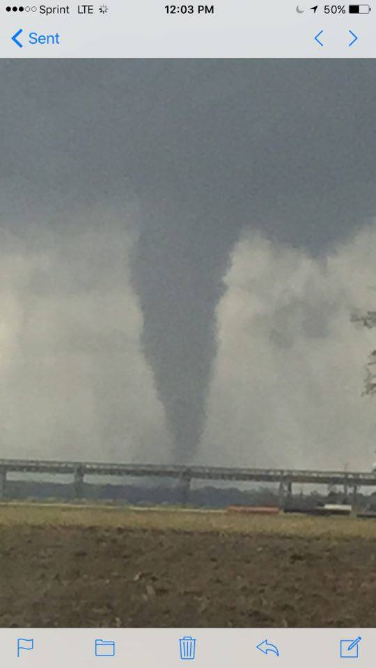NicondraNorwood's tweet photo. #Fox8live Pictures from Convent near the Sunshine Bridge and NUCOR Plant https://t.co/vgiM9KBzYl