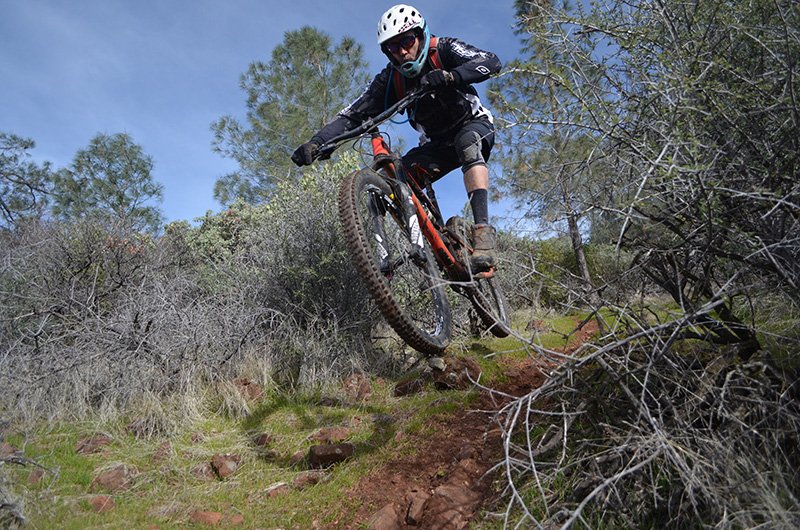 DirtRag's tweet photo. #RidersEye: Brooks Larson near the Darrington Trail, Folsom Lake, CA. Photo: James Alcorn. Send your shots to riderseye@dirtragmag.com. https://t.co/gSqC70Qxk5