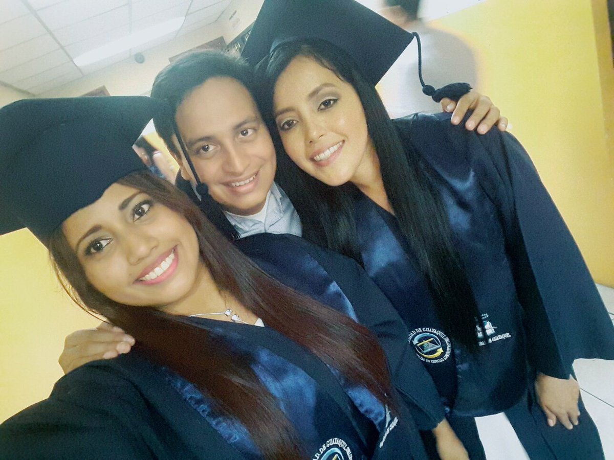 laurybsc93's tweet photo. Oficialmente #Graduada 🎓🤓 #CPA Gracias a todos ✌💛 https://t.co/QR9sRw3PCQ
