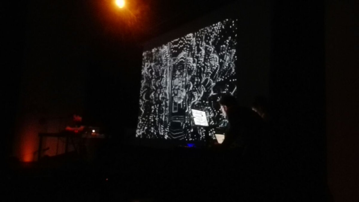 albagcorral's tweet photo. Loon + Talktome #EufonicUrba2017 #supportvisualists . Foto Maia Jenkinson. #iamthere #fromfar https://t.co/Yp5fYKgzJl