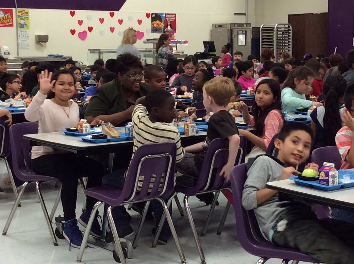 Sinclair students enjoy lunch with our amazing principal! #semustangpride #valuechallenge #ecisdtweets #loyalty #customerservice