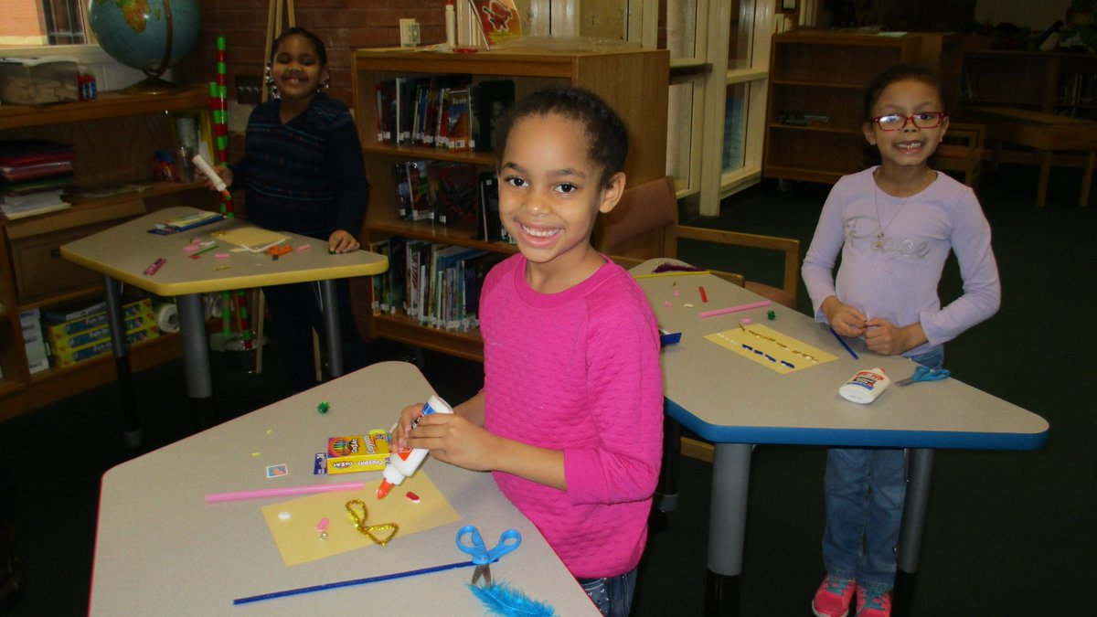 mediamanchris's tweet photo. MakerSpace: Black History with Trash Magic by J.H. Shapiro!  Students learned about Tyree Guyton and created Magic Trash collages. https://t.co/hFrJlc4sW2