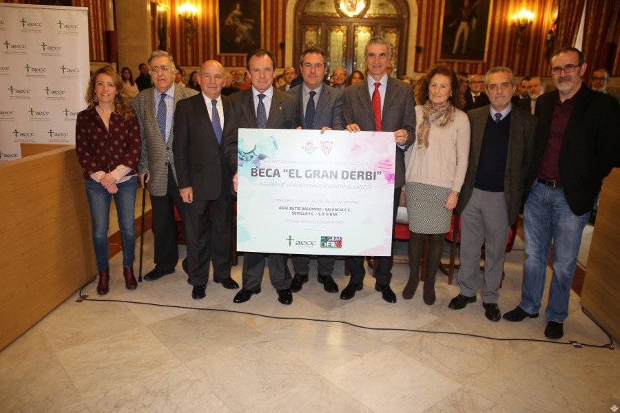 LaLiga's tweet photo. El @RealBetis y el @SevillaFC, unidos por la investigación contra el cáncer.

Detalles ➡️ https://t.co/zYKUp6ULY7 https://t.co/Kx76aHOawP