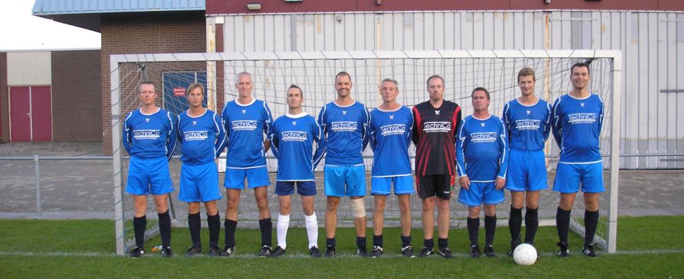 Erremuucup's tweet image. De mannen van V.V. Kloetinge waren er als eerste bij met de aanmelding van hun 35 en 45+, gevolgd door SSV 35+. Wie volgt?