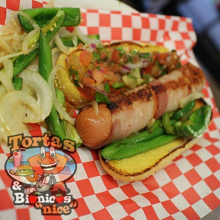 TortasBionicos's tweet photo. #HotDog estilo Baja California! 1/4 lb of meat on a bun! Perfect for #Lunch! https://t.co/2nyZbCuz7x