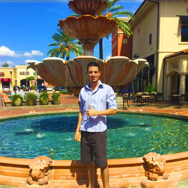 ProsperWithPete's tweet photo. Just had to take a picture in front of this awesome fountain! #exploring #adventure #tropical https://t.co/0Hgcy5Fttw