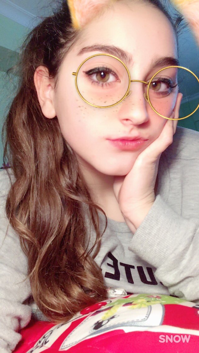 gratefulag's tweet photo. hi i'm ugly but don't let me flop thanks https://t.co/oVHriDIHlF