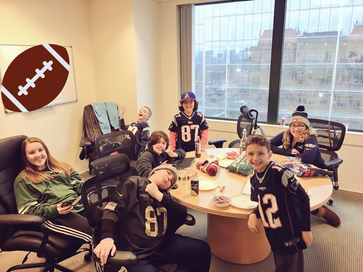 RossSearch's tweet photo. Our kids are having a good time watching the #PatriotsParade from the Boston office. Congrats @Patriots !! 🖐🏽🏆🏈 https://t.co/sSTHMshx6y