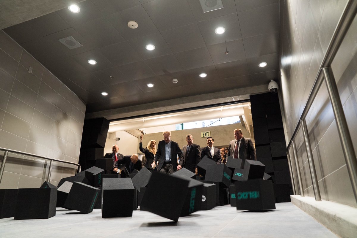 metrolosangeles's tweet photo. From Metro to mall: new portal connecting 7th/Metro and The Bloc now open https://t.co/otCDkrI1bV https://t.co/oJoEnQ98jf