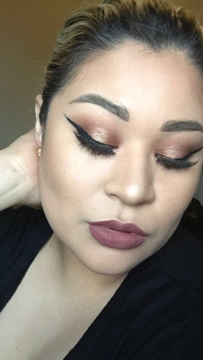 badhunnybaaby's tweet photo. This started off as a nice subtle neutral eye and somehow it ended up like diss...💅🏼 #MOTD #CrownCosmetics #Morphe350 https://t.co/Kaw9MEi0qD