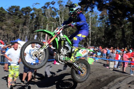 SMotos_Redes's tweet photo. Se acabó el misterio del @stylerojas100 : ¡firmó hoy por #Kawasaki! https://t.co/uIgufveRpc #RevistaSMotos https://t.co/v2h8qcf7hT