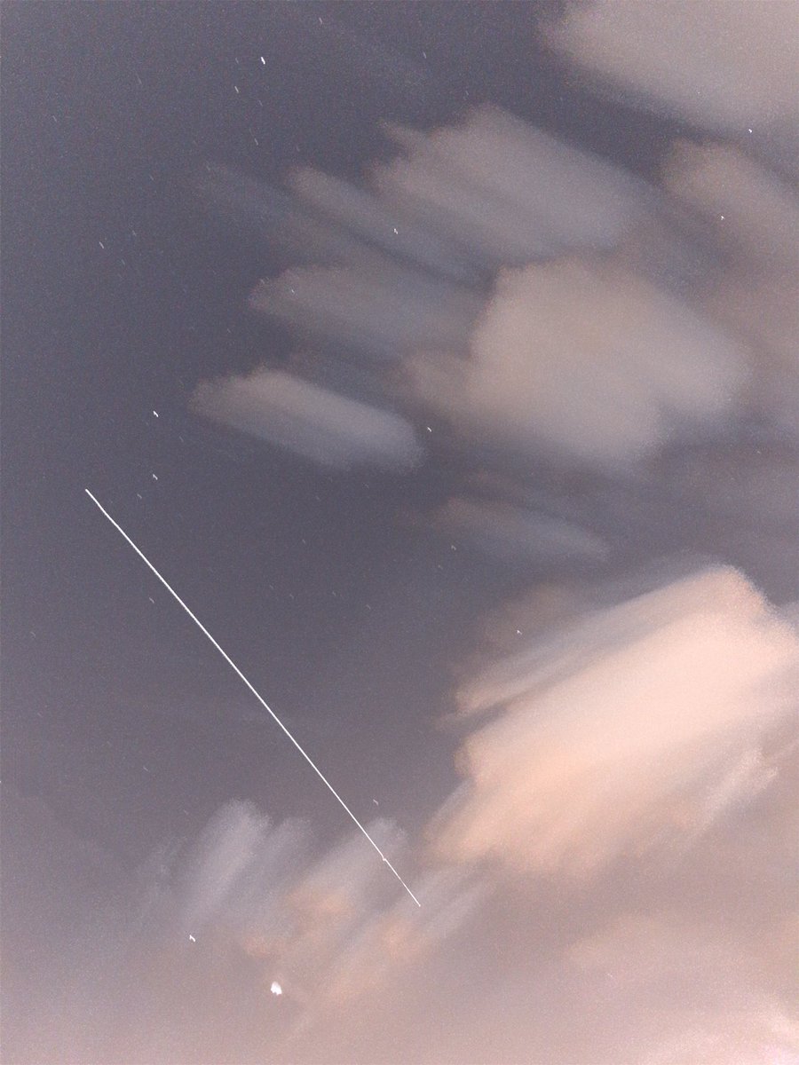 andy_stones's tweet photo. @newburyastro @VirtualAstro @NightCapApp 18:17 #ISS cloudy pass at Venus and Mars https://t.co/0T922VFkLy