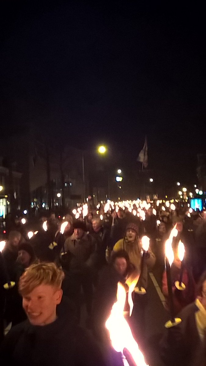 HaraldBouman's tweet image. Een heel vol Zuiderdiep in Groningen momenteel. #fakkeloptocht