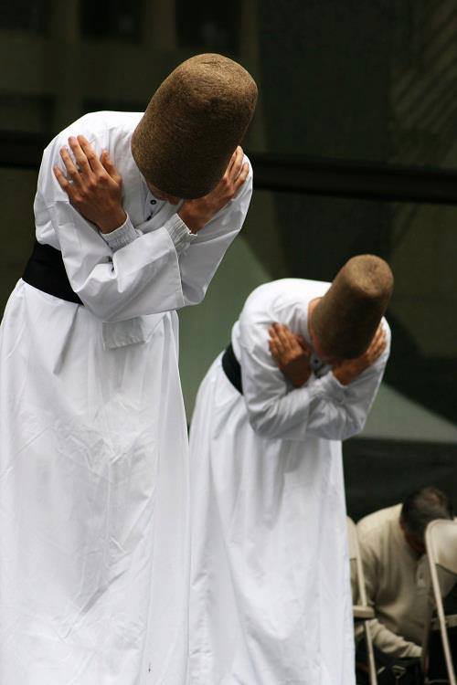 Sufi028's tweet photo. ﺇﻥ ﻛﺎﻥ ﻧﻮﺭﻙ ﻳﻨﺒﻊ ﻣﻦ ﺍﻟﻘﻠﺐ .. ﻓﺈﻧﻚ ﻟﻦ ﺗﻀﻞ ﺍﻟﻄﺮﻳﻖ ﺃﺑﺪﺍ !

جلال الدين الرومي https://t.co/N7SgsBOJnf