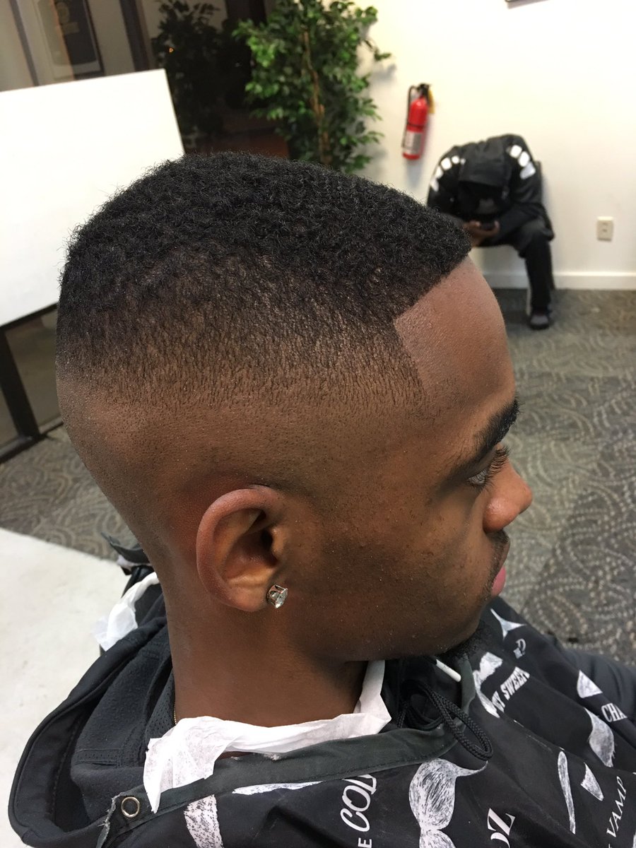 SOUTHSIDE_TONY's tweet photo. Fadegamesick #nochalk #nobigen #nospray shop #myasu #myasu20 college students first haircut $8 Profound Barber & Solutions, Inc https://t.co/4umwmpoEOw