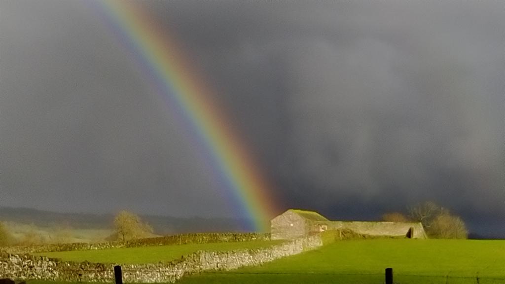 DaveWardJoinery's tweet photo. #Nature shows it's true colours in #wensleydale this afternoon, was there a pot of #gold at the end of that #rainbow https://t.co/RMuePAvJUS