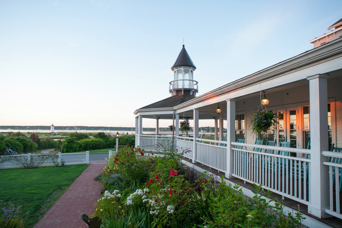 Don't wait to book your summer vacation on the Vineyard! harbor-view.com #edgartown #marthasvineyard #vacation #travel