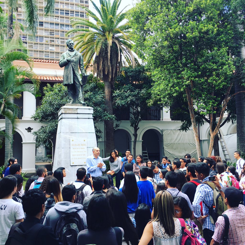 +Estudiantil - UCV tweet media
