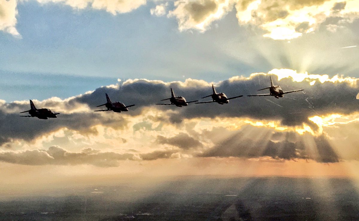 MikeLingPilot's tweet photo. Beautiful light to capture Enid this afternoon. A slow start to training this year but the boys are coming on https://t.co/SdjLjclmqa