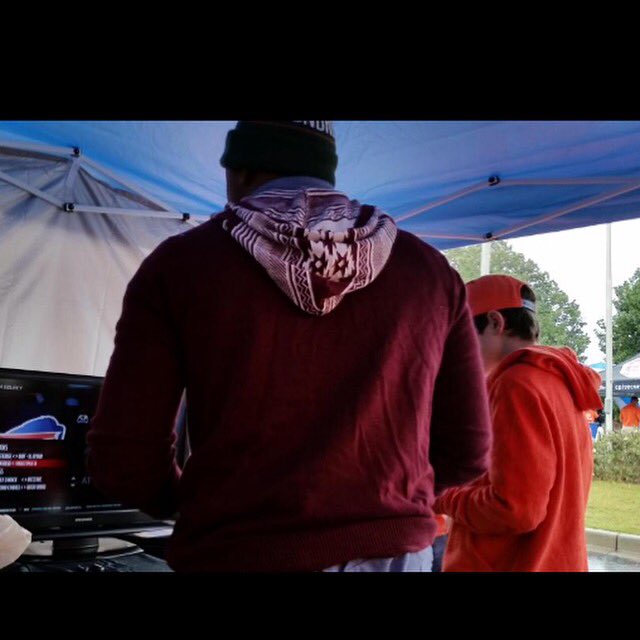 Jacob_E8969's tweet photo. Happy Birthday @dowonders25 btw I'm ready to give you a rematch in Madden 😏😂😂 https://t.co/YiDSXZKPen