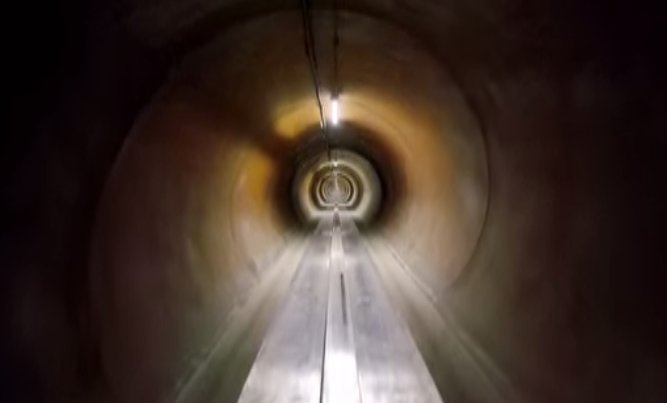 SpaceX posted a 360-degree video of Hyperloop demonstration pod and tube being tested on a short track #vr mashable.com/2017/02/04/hyp…