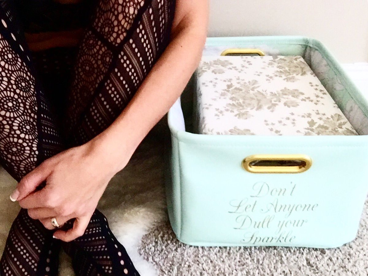 Don't let anyone to dull your sparkle. Create yourself and just be yourself. ❤ #tuesdaymotivation #timeforachange #timefortights