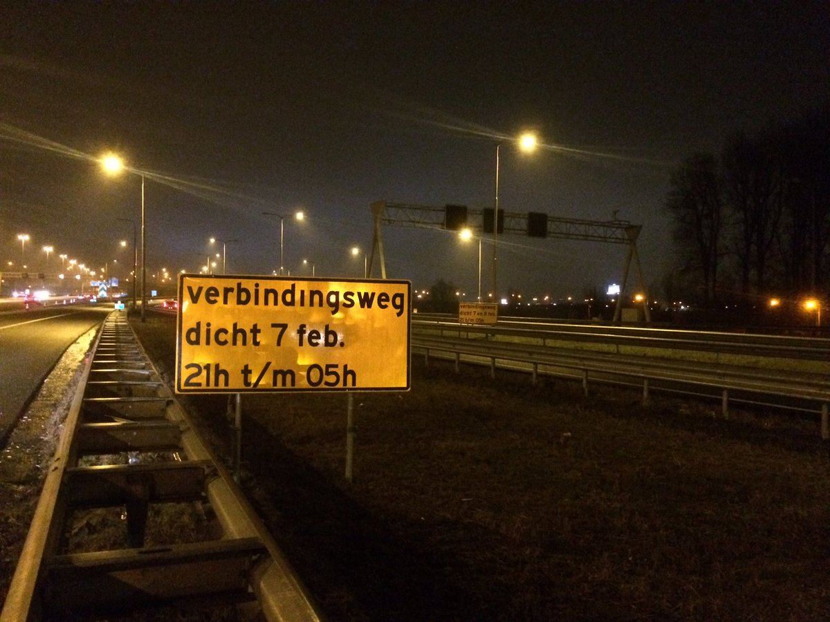 gwoonArthur's tweet photo. Wederom plaatsten we vanavond/vannacht #wegafzettingen op de #A4 thv #PrinsClausplein voor het graven van #proefsleuven #openbareverlichting https://t.co/3JhJndzo3R