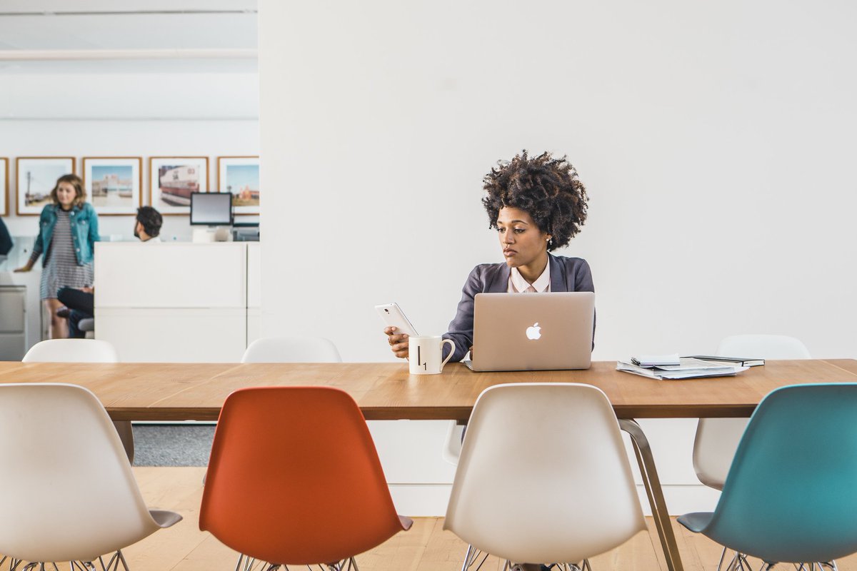 hootsuite's tweet photo. Develop your social media skills with these 6 free online courses: https://t.co/sItwgvllxh #KnowYourSocial https://t.co/yQsYvZpOww