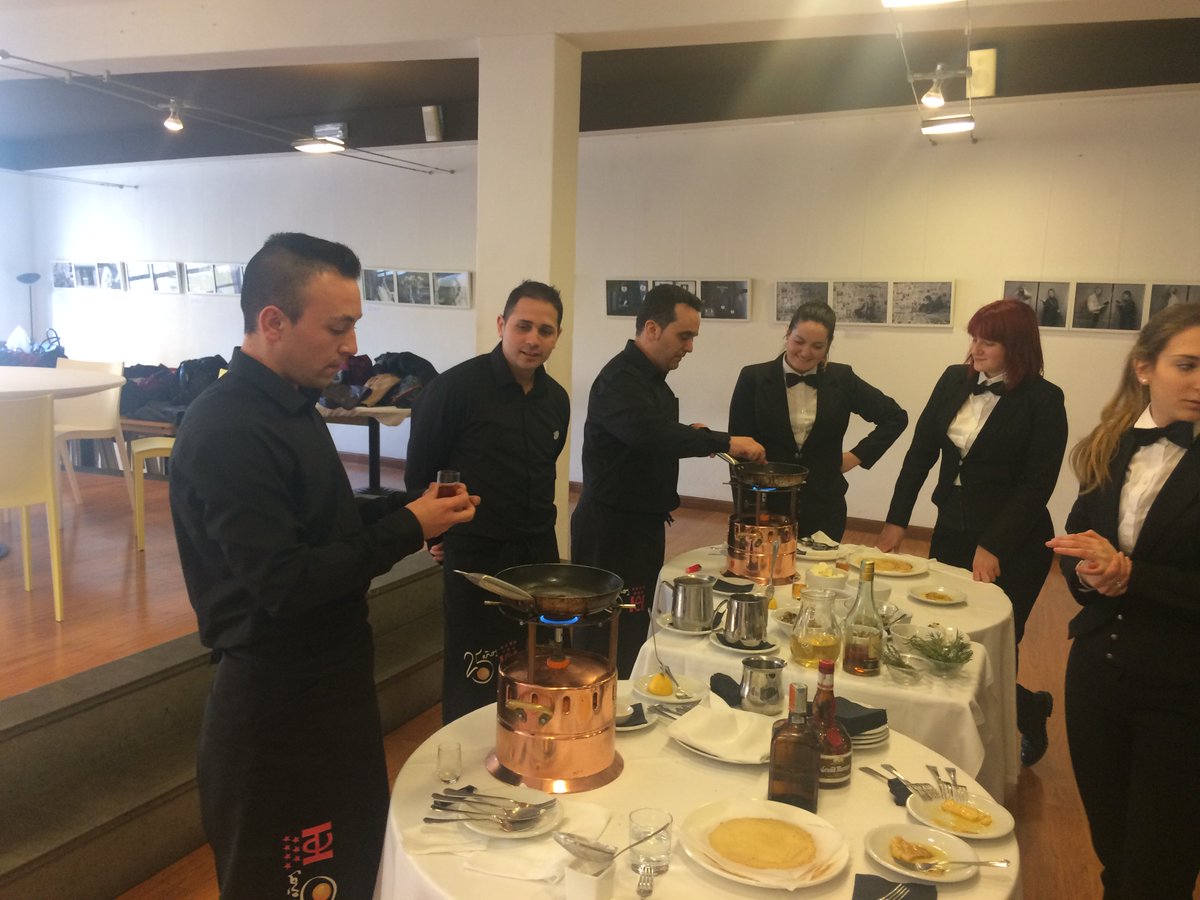 elhotelescuela's tweet photo. Intercambio escolar de 23 alumnos/as de todos los ciclos de 2º curso, con el Centro de Studi Casnati, Como, Italia.  @ErasmusHE https://t.co/Oo4kK9tFqI