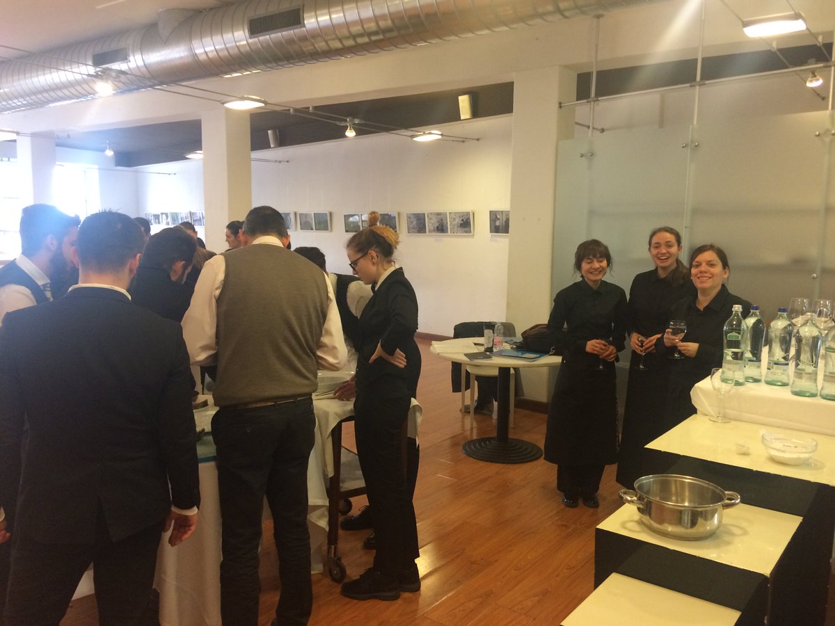 elhotelescuela's tweet photo. Intercambio escolar de 23 alumnos/as de todos los ciclos de 2º curso, con el Centro de Studi Casnati, Como, Italia.  @ErasmusHE https://t.co/Oo4kK9tFqI
