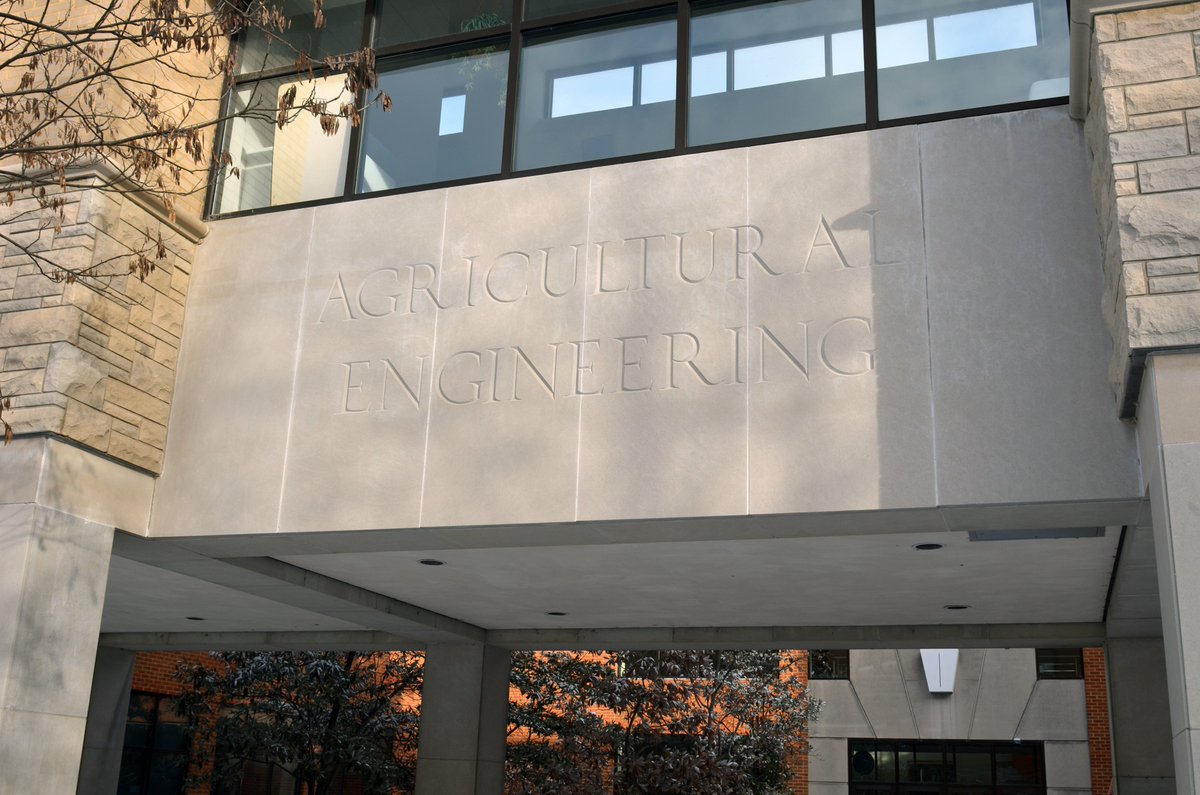 CAFNRNews's tweet image. .@cafnr @mizzouengineer faculty reflect on impact made by 100-year anniversary of start of #agengineering dept. cafnr.missouri.edu/2017/02/at-the…