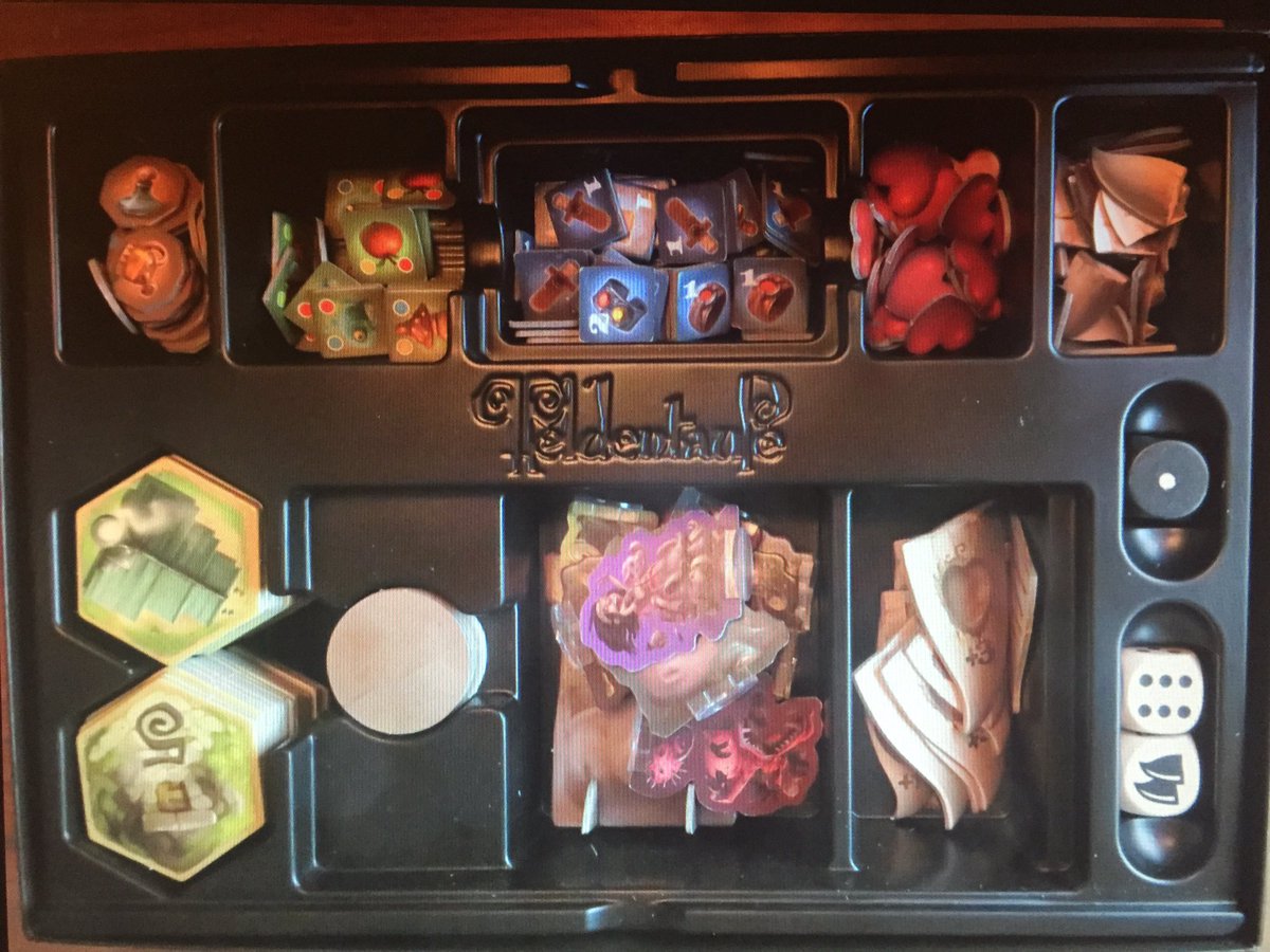 SpieleJoker's tweet photo. Wie ein Inlay aussehen muss? #LudoFact und @Heldentaufe zeigen es vor. Kleiner Tipp. Zwei Stanzbögen unter das Inlay und es ist Perfekt! https://t.co/2TNXyxszvM