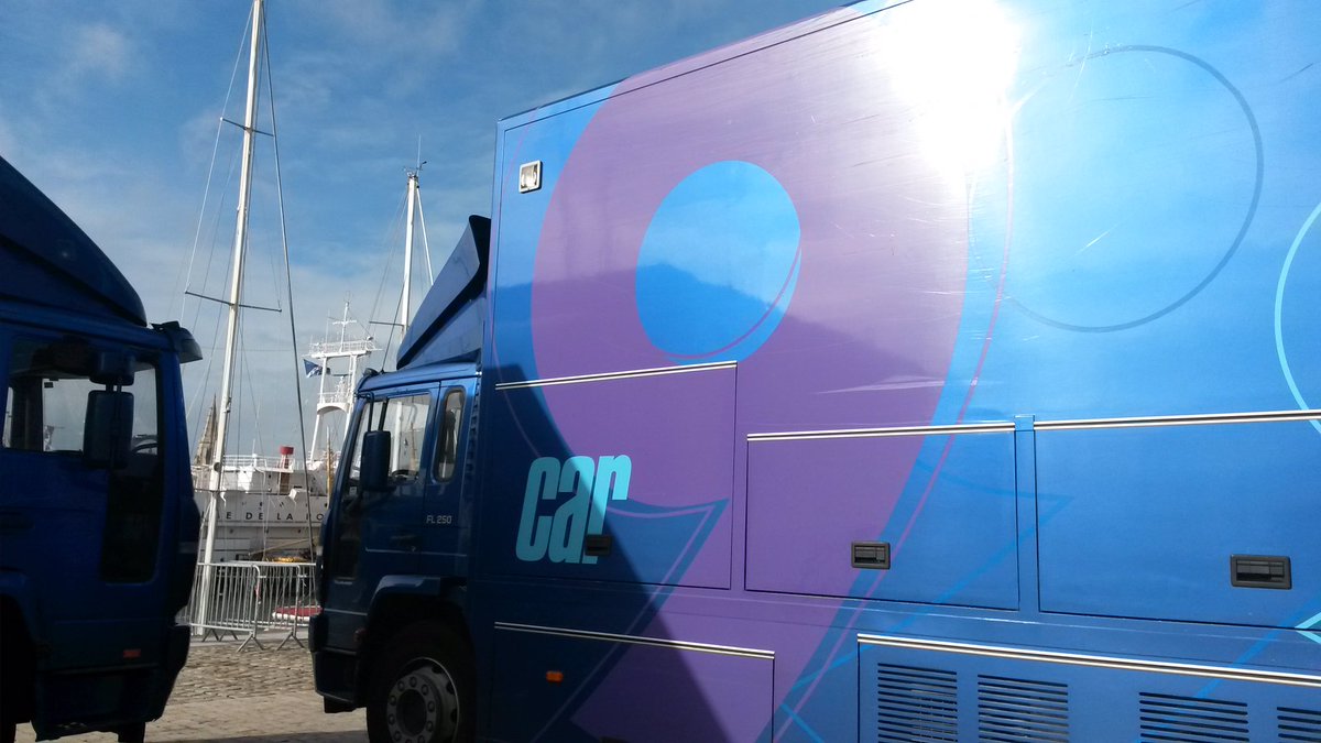 vince1786's tweet photo. Y a 3 ans #souvenircommeFB truquiste dans un car @ampvisualtv pour @F3PoitouChtes #LVEL with @jaimeniort1 #larochelle https://t.co/sOlS3dc2IH