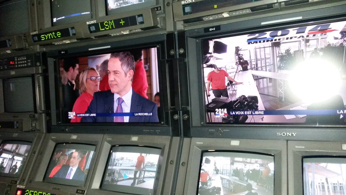 vince1786's tweet photo. Y a 3 ans #souvenircommeFB truquiste dans un car @ampvisualtv pour @F3PoitouChtes #LVEL with @jaimeniort1 #larochelle https://t.co/sOlS3dc2IH