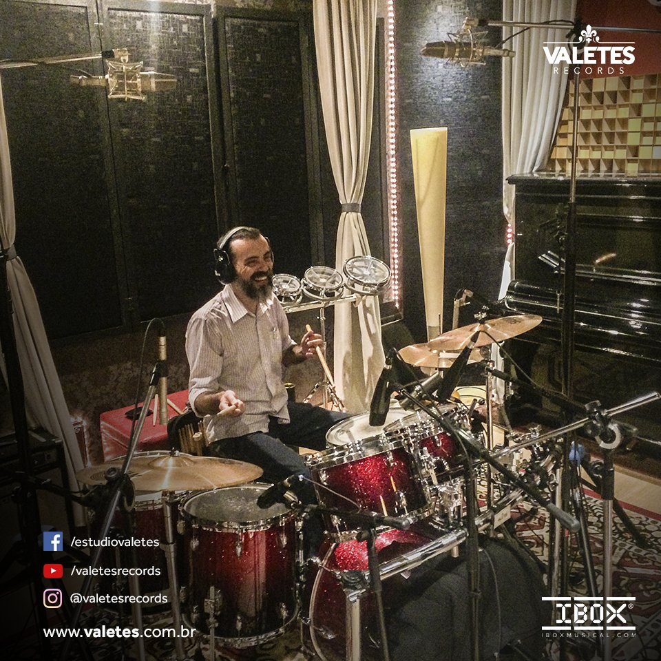 ValetesRecords's tweet photo. Magrão Lopes na bateria, gravando aqui no estúdio.

#issoéValetesRecords    https://t.co/54KsMyv4w1 https://t.co/e6k9xax97w