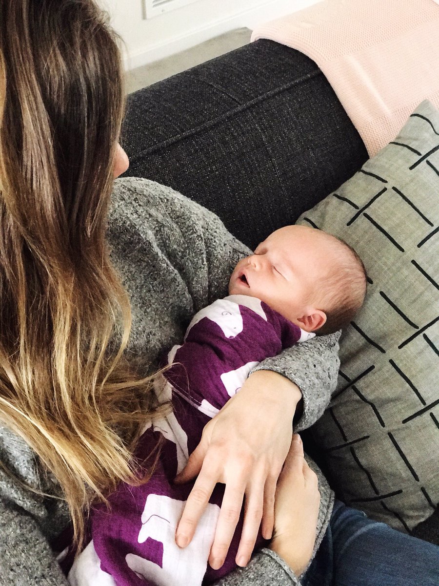 ohladycakes's tweet photo. I'd be lying if I said @edibleASH's new babe didn't make my ovary ache (a little). I mean.. LOOK AT THAT SWEET FACE. 😍 https://t.co/9UvEEE67fW